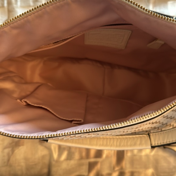 Coach genuine leader satchel. - Picture 4 of 7